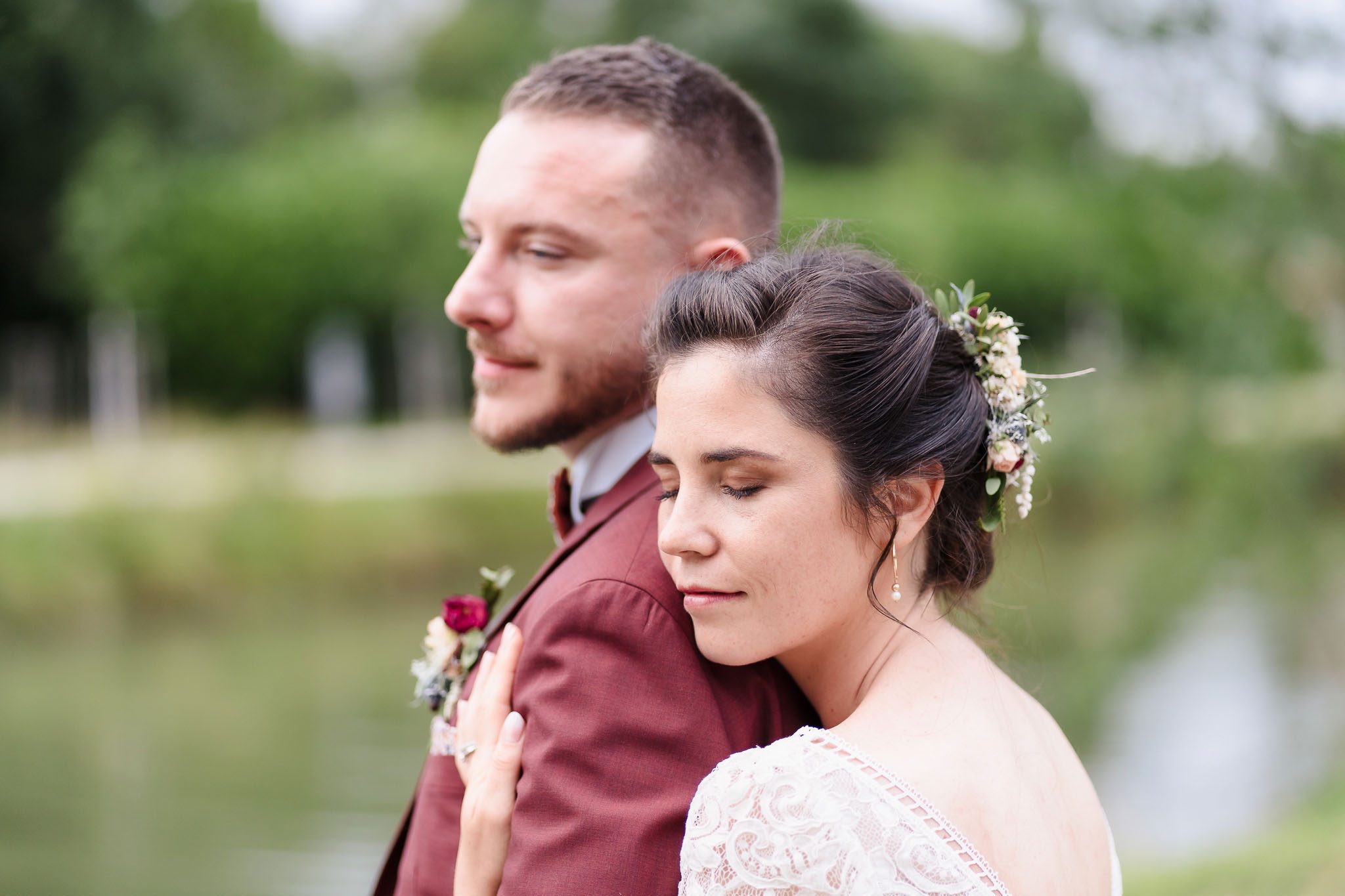 Un moment intime entre Océane et Gaëtan, capturé par Michael Jamet, photographe de mariage à Périgueux